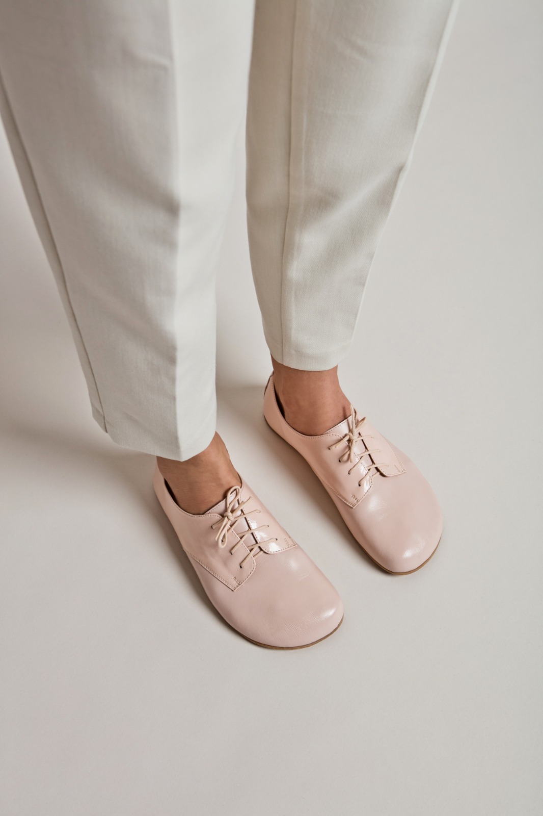 Incaltamite femei barefoot